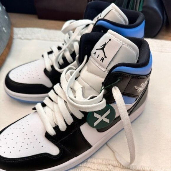 Jordan 1 Mid University Blue (Women's) - Picture 1 of 4